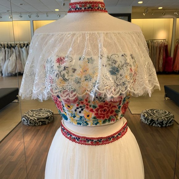 Bohemian inspired two-piece with lace - Picture 2 of 3